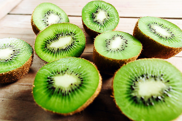 포토 JPG 해외이미지 식물 음식 조각 백그라운드 농업 다이어트 채소 과일 재료 부분 자연 탁자 건강 키위 씨앗 사람없음 목재 초록색 우주 어둠 신선 시장 칼 닫기 달콤 맛 정상 자르기 오브젝트 슬라이스 내추럴 숙성 채식주의자 해외202004 해외포토 나무 산업 컬러 가구 컨셉 모션 생태계 채식 파일형식 이미지허브