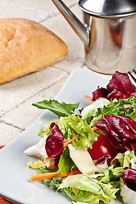 포토 JPG 해외이미지 음식 잎 다이어트 채소 건강 사람없음 컵 빨간색 초록색 식당 식사 당근 샐러드 로켓 흰색 신선 사발 상추 허브 흰배경 윤곽 고립 섞기 채식주의자 치커리 로메인상추 해외202004 해외포토 식물 식기 컬러 백그라운드 뿌리채소 상점 사기그릇 채식 파일형식 이미지허브