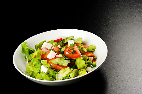 포토 JPG 해외이미지 접시 음식 조각 농업 다이어트 토마토 채소 치즈 건강 요리 사람없음 빨간색 초록색 식사 샐러드 흰색 신선 맛 혼합 유기농 채식주의자 해외202004 해외포토 식기 웰빙 산업 컬러 컨셉 유제품 채식 파일형식 이미지허브