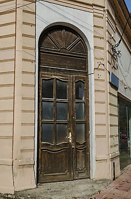 포토 JPG 해외이미지 건축양식 창문 주택 사람없음 건물 목재 문 타운 불가리아 옛날 해외202004 해외포토 나무 건축물 건축 재료 도시 파일형식 남유럽 이미지허브