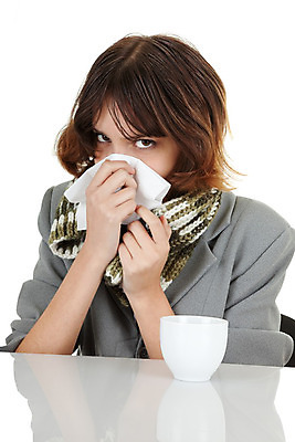 포토 JPG 해외이미지 직업 여자 무기 얼굴 백그라운드 신발 생각 의자 비즈니스 노동자 한명 미소 사람 정장 성인 컴퓨터 청춘 치마 사무실 머리 유행 재킷 듣기 추위 흰색 우아함 질병 명상 발목 고립 염원 스타일 해외202004 해외포토 1 옷 컬러 가구 컨셉 의학 모션 발 하의 표정 신체부위 전자제품 외투 파일형식 이미지허브