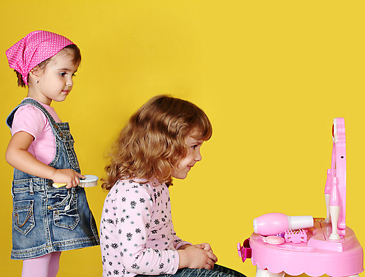 포토 JPG 해외이미지 백인 여자 딸 행복 어린이 2 장난 놀이 미소 사람 두명 청춘 장난감 기쁨 거울 흰색 표현 머리빗 달콤 미용사 해외202004 해외포토 서양인 직업 감정 컬러 컨셉 가족 표정 미용용품 맛 파일형식 이미지허브