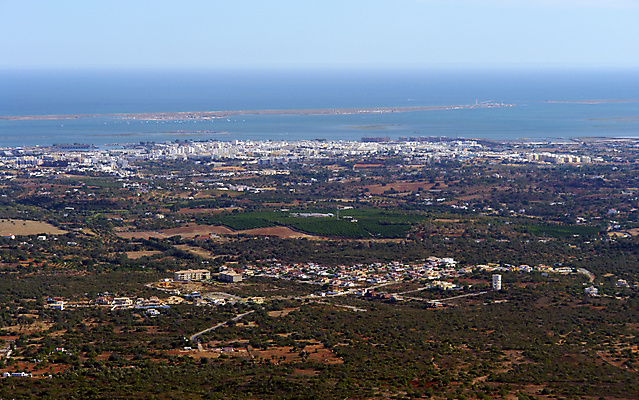 포토 JPG 해외이미지 바다 섬 여행 건축양식 자연 하늘 휴가 안테나 풍경 해변 사람없음 건물 초록색 물 여름 파란색 도시풍경 마을 항구 도시 만 지중해 포르투갈 생태계 타운 스카이라인 대서양 남쪽 생태학 수평선 해외202004 해외포토 자연요소 건축물 계절 교육 건축 유럽 컬러 통신 교통시설 방향 파일형식 이미지허브