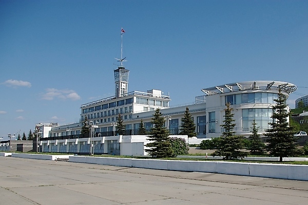 포토 JPG 해외이미지 산업 여행 비즈니스 교통시설 하늘 항해 풍경 사람없음 야외 물 강 도시풍경 글로벌 햇빛 항구 장비 거래 화물 도시 만 상품 컨테이너 배송 기중기 방파제 함선 상업 지역 닻 트레일러 스카이라인 로딩 해외202004 해외포토 자연요소 공공시설 교통 배_교통 태양 운송업 중장비 시설 파일형식 이미지허브