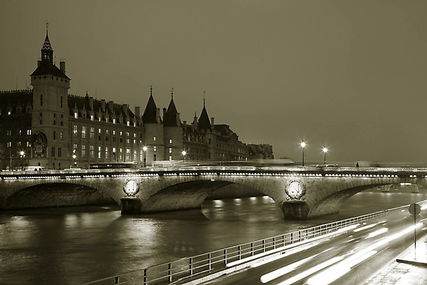 포토 JPG 해외이미지 건축물 도로 건축양식 흑백 풍경 사람없음 야외 빛 프랑스 도시 야간 파리_프랑스 센강 가교 해외202004 해외포토 자연요소 건축 유럽 길 교통시설 촬영기법 강 파일형식 이미지허브