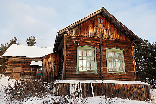 포토 JPG 해외이미지 외관 벽 여행 겨울 건축양식 부분 창문 자연 날씨 휴식 주택 프레임 풍경 사람없음 야외 건물 목재 빛 갈색 마을 침묵 시골 널 시골집 러시아 장면 북쪽 정중 해외202004 해외포토 나무 건축물 계절 건축 유럽 컬러 컨셉 재료 소리 방향 생태계 파일형식 이미지허브