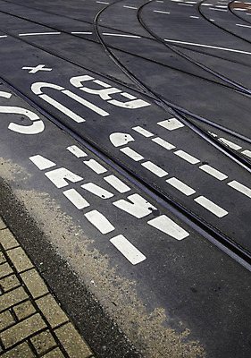 포토 JPG 해외이미지 도로 길 선 여행 백그라운드 텍스트 교통시설 영국 거리 버스 안전 사람없음 가로 단어 빛 노란색 검은색 페인트 운전 흰색 도시 그리기 고속도로 승차 주차 편지 심볼 사인 출퇴근 짐차 타운 일반 덩어리 그만 루트 모스크바 방법 제어 방식 해외202004 해외포토 문자 유럽 육상교통 컬러 교통 비즈니스 모션 자동차 대중교통 시설 러시아 파일형식 이미지허브