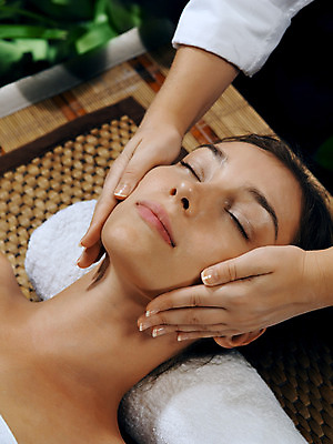 포토 JPG 해외이미지 웰빙 얼굴 신체 자연 휴식 갈색머리 건강 한명 치료 약 상점 스파 침묵 활발 터치 마사지 크림 휴양지 아로마테라피 테라피 내추럴 돌봄 해외202004 해외포토 1 헤어스타일 컨셉 의학 모션 사람 신체부위 뷰티 소리 장소 생태계 파일형식 이미지허브