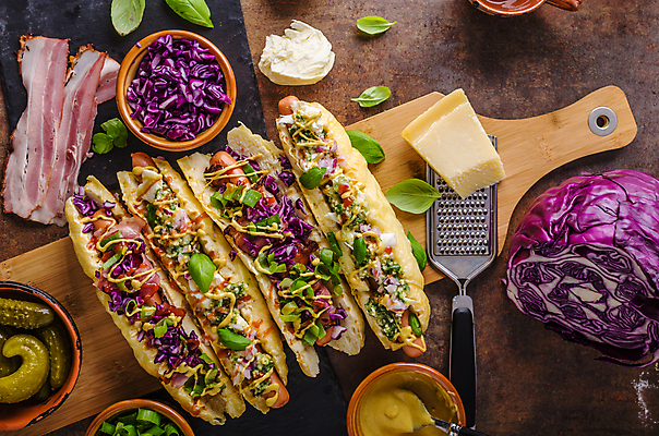 포토 JPG 해외이미지 재료 치즈 실내 사람없음 하이앵글 머스터드 피클 베이컨 핫도그 바질 강판 나무도마 적양배추 나무배경 해외202004 해외포토 음식 뷰포인트 백그라운드 유제품 도마 패스트푸드 돼지고기 내부 목재 소스_음식 양배추 절임 파일형식 이미지허브