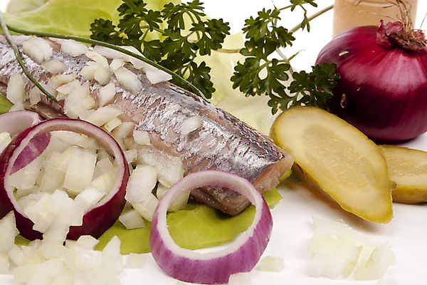 포토 JPG 해외이미지 전통 음식 조각 양파 어류 사람없음 깃발 자르기 심볼 네덜란드 날것 소금 오이피클 전국 절임 청어 해외202004 해외포토 유럽 채소 모션 수중동물 피클 파일형식 이미지허브