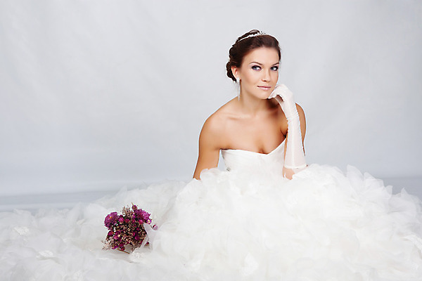 포토 JPG 해외이미지 백인 모델 1 라이프스타일 헤어스타일 응시 드레스 여자 꽃 행복 얼굴 포즈 결혼 건강 한명 사람 성인 갈색 유행 흰색 축하 신선 가운 우아함 순수 입술 명상 고립 천진난만 해외202004 해외포토 서양인 식물 시선 옷 감정 컬러 컨셉 이벤트 생활 신체부위 파일형식 이미지허브