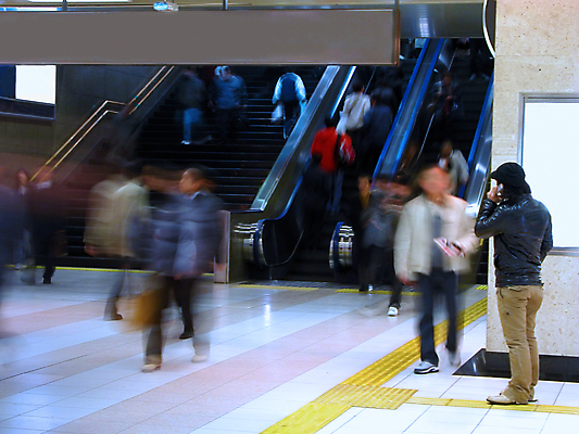 포토 JPG 해외이미지 라이프스타일 이동 교통시설 모션 거리 사람 사람없음 일본 기차 도시 전철 도쿄 군중 통과 블러 해외202004 해외포토 아시아 육상교통 교통 컨셉 대중교통 생활 시설 파일형식 이미지허브