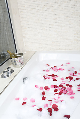 포토 JPG 해외이미지 꽃잎 꽃 벽 촛불 휴식 주택 따뜻함 통 건강 사람없음 내부 장식 물 빛 수건 장미 평화 스파 침묵 목욕 방 젖음 욕실 그리기 고급 씻기 타일 수도꼭지 휴양지 부드러움 안심 고무 내추럴 안락 해외202004 해외포토 자연요소 식물 컨셉 초 모션 육류 건물 위생용품 소리 청결 장소 감각 파일형식 이미지허브