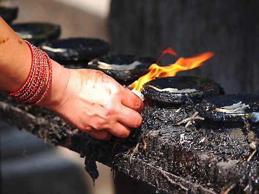 포토 JPG 해외이미지 전통 아시아 종교 여행 불교 불 동양인 사람없음 기도 사찰 재산 황금 신성 네팔 수도원 동쪽 사당 사리탑 순례 숭배 신앙심 카트만두 힌두교 해외202004 해외포토 자연요소 나라 종교건축 인종 금융 탑 방향 파일형식 이미지허브