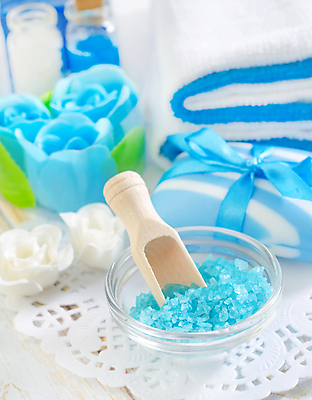 포토 JPG 해외이미지 리본 사람없음 파란색 수건 장미 숟가락 스파 스파용품 비누 스쿱 입욕소금 해외202004 해외포토 꽃 컬러 수저 위생용품 미용용품 오브젝트 소금 파일형식 이미지허브