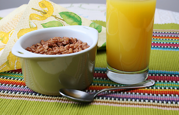 포토 JPG 해외이미지 그릇 식기 음식 오렌지 과일 유리 탁자 아침 건강 사람없음 초록색 초콜릿 숟가락 주스 사발 아침식사 시리얼 상쾌 냅킨 설정 해외202004 해외포토 주간 감정 음료 컬러 가구 재질 디저트 수저 식사 사기그릇 파일형식 이미지허브