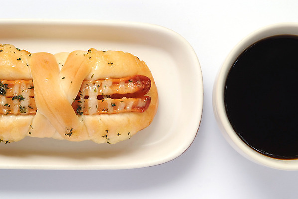 포토 JPG 해외이미지 전통 커피 음료 음식 빵 아침 디저트 따뜻함 사람없음 컵 케이크 검은색 어둠 거품 카페 빵집 에너지 머그컵 흰색 신선 뜨거움 소시지 달콤 맛 아침식사 컵케이크 굽기 냄새 아로마 롤 향 칼로리 카페테리아 에스프레소 고립 녹말 단절 이스트 페스츄리 해외202004 해외포토 주간 식기 컬러 컨셉 상점 식사 가공식품 구이 파일형식 이미지허브