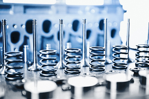 포토 JPG 해외이미지 식물 산업 부분 공장 자동차 통 사람없음 금속 봄 묘사 엔진 모터 감싸기 컨베어밸트 해외202004 해외포토 계절 육상교통 공업 모션 재질 기계 파일형식 이미지허브