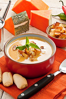 포토 JPG 해외이미지 음식 다이어트 채소 오렌지 호박 감자 건강 요리 사람없음 빨간색 튀김 액체 사발 수프 크림 토스트 바질 삶기 진짜 채식주의자 크루통 홈메이드 해외202004 해외포토 빵 컬러 과일 사기그릇 채식 만들기 파일형식 이미지허브