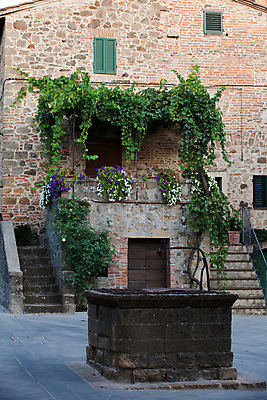 포토 JPG 해외이미지 전통 외관 꽃 벽 여행 건축양식 거리 아파트 주택 사람없음 야외 건물 목재 초록색 문 마을 이탈리아 수확 바위 도시 중세 역사 재산 클래식 고급 우아함 빌라 그림 복고 토스카나 스타일 해외202004 해외포토 나무 식물 건축물 건축 유럽 컬러 컨셉 농업 재료 금융 돌_바위 파일형식 이미지허브