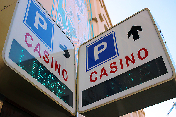 포토 JPG 해외이미지 라이프스타일 유럽 여행 돈 일러스트 휴가 전등 화살 사람없음 빨간색 초록색 파란색 여행객 동전 프랑스 게임 도시 메시지 고급 도박 도심 주차 방향 심볼 카지노 사인 클럽 포커 프랑스어 모나코 방법 주도 몬테카를로 해외202004 해외포토 문자 나라 컬러 컨셉 놀이 조명 사람 생활 예절 트럼프 재산 파일형식 이미지허브