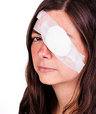 포토 JPG 해외이미지 백인 학생 부분 스트레스 갈색머리 병원 한명 폭포 손상 환자 의사 덮개 흰색 행운 수술 보호 질병 소프트포커스 시력 감염 문제 외과 석고 시각장애인 치유 살균 해외202004 해외포토 서양인 1 헤어스타일 컬러 컨셉 의학 자연 촬영기법 사람 치료 의료진 뚜껑 장애인 파일형식 이미지허브