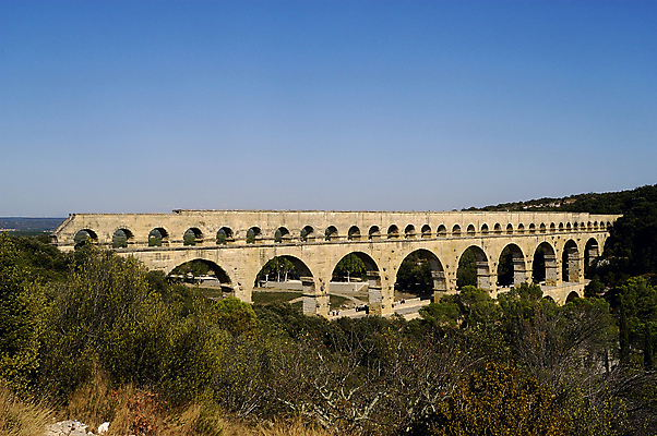 포토 JPG 해외이미지 유럽 문화 여행 건축양식 하늘 휴가 풍경 사람없음 물 여름 강 프랑스 바위 역사 재산 아치 시력 공학 남쪽 천연기념물 프랑스어 로마인 수도교 옛날 프로방스 해외202004 해외포토 자연요소 문자 계절 교육 건축 나라 인종 금융 돌_바위 다리_건축물 방향 파일형식 이미지허브