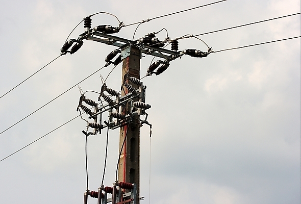 포토 JPG 해외이미지 산업 선 하늘 거리 사람없음 경제 상자 갈색 금속 힘 에너지 기둥 도시 바 절약 네트워크 먹이 부식 철사 충격 시스템 봉 돛대 그런지 변압기 설치 옛날 전압 지원 철강 공급 해외202004 해외포토 건축 컬러 컨셉 재질 파일형식 이미지허브