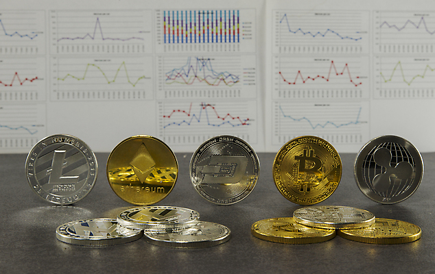 포토 JPG 해외이미지 모양 물결 백그라운드 컨셉 돈 인터넷 비즈니스 그래프 사람없음 금융 달리기 디지털 동전 웹 네트워크 시장 황금 암호 사이버 심볼 무역 투자 상업 전자 토막 전자상거래 가상 가상화폐 해외202004 해외포토 산업 모션 경제 재산 파일형식 이미지허브