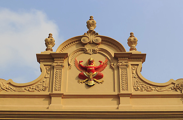 포토 JPG 해외이미지 구름 외관 계절 여자 꽃 아시아 종교 여행 불교 건축양식 태국 자연 하늘 지붕 미술 동양인 풍경 사람없음 교회 덮개 바위 황금 고급 에메랄드 봉 천국 수도원 바실리카 보호구역 수녀원 회랑 해외202004 해외포토 자연요소 식물 건축물 건축 나라 컨셉 종교건축 문화예술 사람 인종 건물 뚜껑 돌_바위 복도 보석 생태계 구역 파일형식 이미지허브