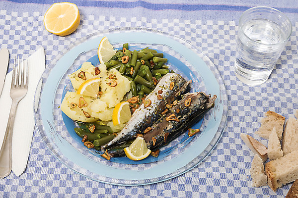 포토 JPG 해외이미지 식물 전통 접시 탁자 콩 감자 마늘 어류 요리 사람없음 물 직물 레몬 올리브 고등어 내추럴 점심식사 해외202004 해외포토 자연요소 식기 열매 가구 채소 과일 곡류 식사 수중동물 파일형식 이미지허브