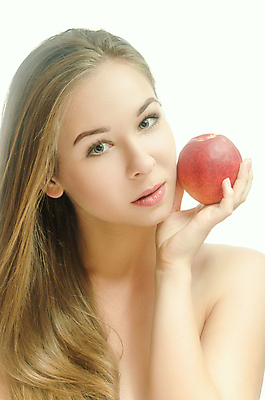 포토 JPG 해외이미지 모델 1 라이프스타일 헤어스타일 손 여자 행복 유럽 얼굴 음식 백그라운드 다이어트 과일 건강 한명 사람 노란색 활발 흰색 신선 우아함 복숭아 칼로리 고립 돌봄 완벽 채식주의자 해외202004 해외포토 감정 나라 컬러 컨셉 모션 생활 신체부위 채식 파일형식 이미지허브