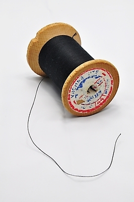 포토 JPG 해외이미지 산업 선 줄 백그라운드 사람없음 목재 유행 기계 장비 수확 골동품 흰색 기구 공구 직물 면 업무 실 수리 바느질 묘사 오브젝트 싱글 복고 땀 실타래 섬유 얼레 재단 고립 실린더 옛날 핸드메이드 해외202004 해외포토 나무 컬러 농업 재료 도구 작업 파일형식 이미지허브