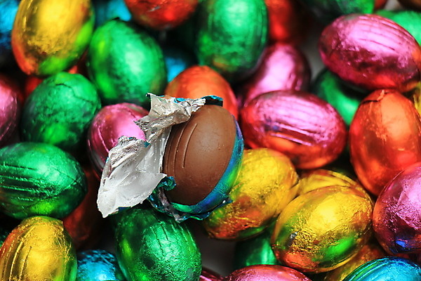 포토 JPG 해외이미지 음식 포장 근접촬영 사람없음 컬러풀 초콜릿 부활절계란 해외202004 해외포토 뷰포인트 컬러 디저트 부활절 계란 파일형식 이미지허브