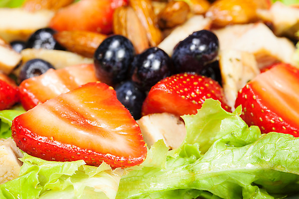 포토 JPG 해외이미지 라이프스타일 접시 계절 열매 다이어트 채소 과일 탁자 딸기 건강 사람없음 빨간색 초록색 여름 파란색 컬러풀 저녁식사 치킨 샐러드 맛 상추 유기농 블루베리 산딸기 아몬드 블랙베리 내추럴 점심식사 섞기 저지방 채식주의자 해외202004 해외포토 식물 식기 웰빙 음식 컬러 가구 컨셉 생활 식사 견과류 기름_음식 채식 닭고기요리 파일형식 이미지허브