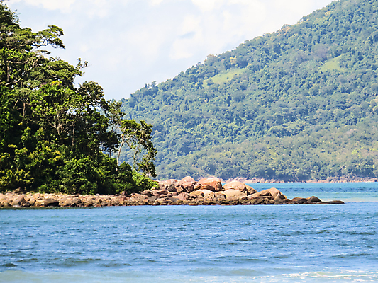 포토 JPG 해외이미지 파도 바다 섬 여행 자연 하늘 휴가 산 풍경 사람없음 야외 초록색 물 여름 파란색 맑음 바위 만 숲 언덕 해외202004 해외포토 자연요소 계절 컬러 날씨 돌_바위 생태계 파일형식 이미지허브