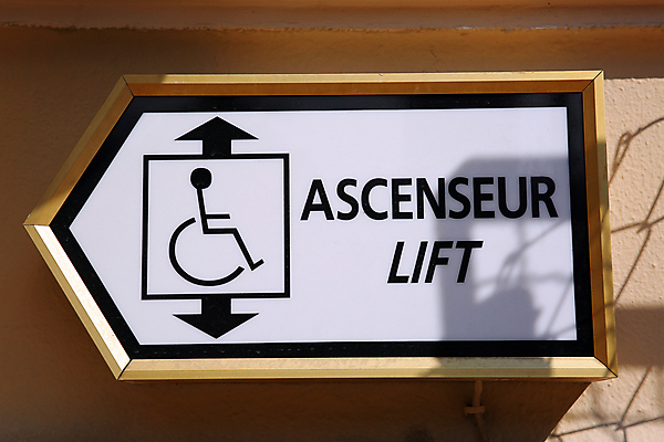 포토 JPG 해외이미지 아이콘 영어 산업 벽 컨셉 교통시설 모션 화살 바닥 간판 기술 설명 사람없음 건물 정보 프랑스 흰색 기다림 황금 닫기 몸무게 장애인 엘리베이터 방향 심볼 사인 휠체어 시설 리프트 프랑스어 땅바닥 모나코 에이즈 용량 제어 헬프 해외202004 해외포토 문자 건축물 유럽 컬러 교통 도움 질병 장애 파일형식 이미지허브