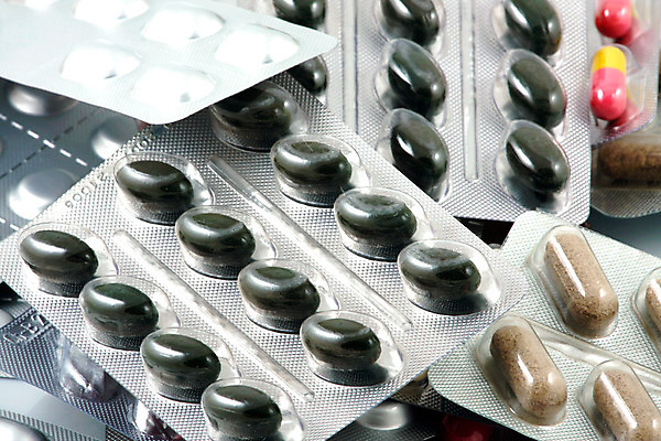 포토 JPG 해외이미지 백그라운드 컨셉 건강 병원 사람없음 치료 초록색 알약 약 고통 흰색 독약 실험실 닫기 약초 질병 약국 허브 두통 처방 중독 조제 고립 돌봄 마약 약사 진통제 치료제 헬프 항생제 해외202004 해외포토 식물 감정 컬러 의학 모션 실험 도움 풀_식물 만들기 파일형식 이미지허브