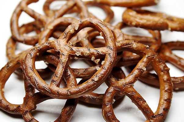 포토 JPG 해외이미지 실내 근접촬영 사람없음 아웃포커스 흰배경 브레첼 해외202004 미니프레즐 해외포토 뷰포인트 백그라운드 디저트 촬영기법 내부 과자 흰색 파일형식 이미지허브