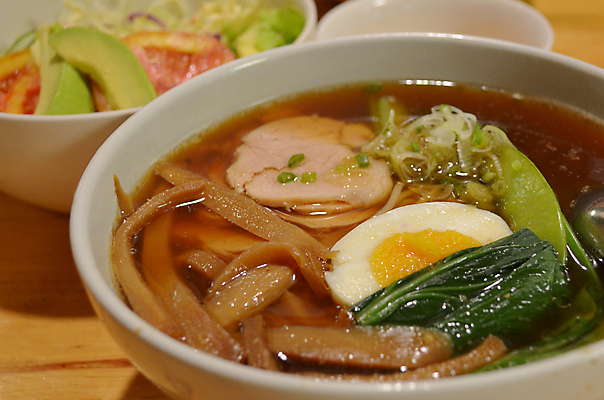 포토 JPG 해외이미지 음식 돼지고기 사람없음 일본 면 닫기 수프 샬롯 해외202004 해외포토 아시아 모션 양파 육류 파일형식 이미지허브