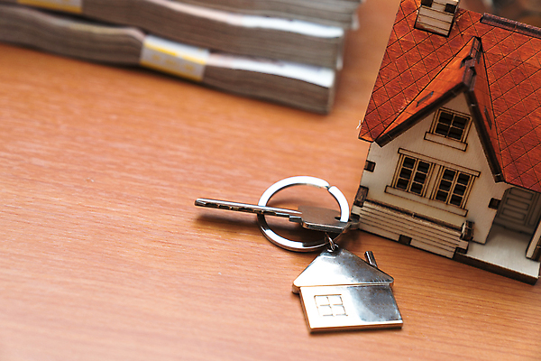 포토 JPG 해외이미지 손 백그라운드 컨셉 비즈니스 열쇠 부동산 새로움 주택 사람없음 건물 금융 재산 구매 중개인 보안 주인 대출 고립 렌탈 부동산중개인 집주인 해외202004 해외포토 직업 건축물 안전 신체부위 경제 쇼핑 파일형식 이미지허브