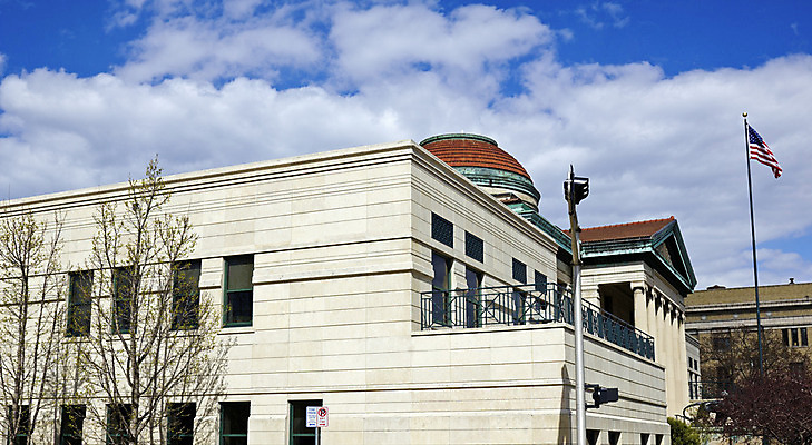 포토 JPG 해외이미지 건축양식 하늘 사람없음 빨간색 파란색 미국 역사 도심 도서관 해외202004 해외포토 교육 건축 컬러 북아메리카 도시 파일형식 이미지허브