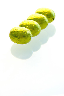 포토 JPG 해외이미지 종교 돈 추상 휴가 부활절 사탕 사람없음 바구니 초콜릿 계란 축제 흰색 고립 해외202004 해외포토 기념일 컬러 무늬 디저트 알 재산 파일형식 이미지허브