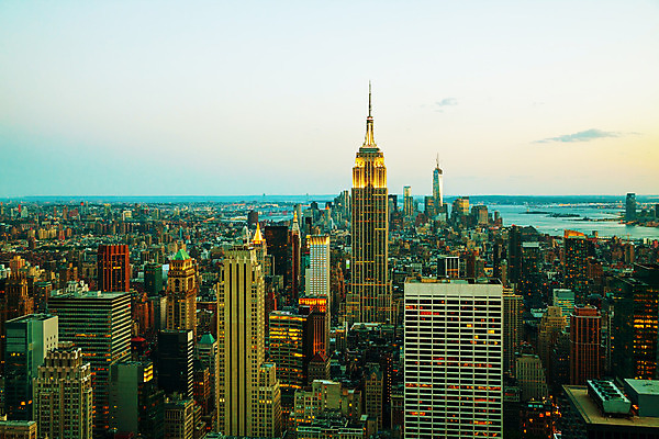 포토 JPG 해외이미지 여행 비즈니스 건축양식 파노라마 사람없음 건물 물 강 도시풍경 사무실 고층빌딩 미국 황혼 일몰 새벽 도시 야간 저녁 뉴욕 대도시 스카이라인 맨해튼 빛망울 허드슨강 해외202004 해외포토 자연요소 건축물 건축 북아메리카 촬영기법 풍경 빌딩 빛 노을 파일형식 이미지허브