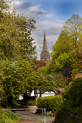 포토 JPG 해외이미지 나무 구름 유럽 섬 잎 하늘 영국 잉글랜드 주택 사람없음 초록색 파란색 교회 평화 탑 도시 지역 이웃 교외 해외202004 해외포토 자연요소 식물 건축물 나라 컬러 컨셉 종교건축 건물 파일형식 이미지허브