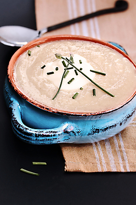 포토 JPG 해외이미지 스튜디오촬영 식기 접시 꽃 음식 백그라운드 다이어트 채소 양파 감자 실내 따뜻함 건강 요리 사람없음 세로 초록색 새싹 숟가락 검은색 식사 저녁식사 신선 뜨거움 고명 사발 맛 수프 인스턴트 허브 크림 준비 유기농 부추 점심식사 쪽파 채식주의자 해외202004 해외포토 식물 웰빙 컬러 컨셉 수저 내부 사기그릇 채식 파 파일형식 이미지허브