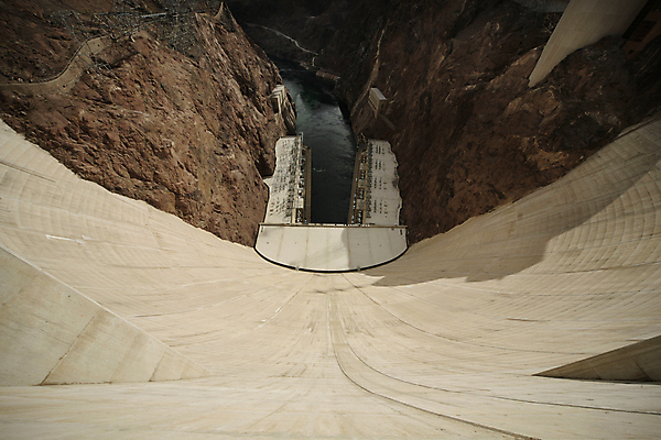 포토 JPG 해외이미지 식물 산업 호수 여행 건축양식 자연 건조 풍경 사람없음 야외 물 파란색 강 골짜기 미국 힘 사막 발전기 에너지 저수지 댐 애리조나 공학 수력발전 콘크리트 콜로라도 해외202004 해외포토 자연요소 공공시설 교육 건축 컬러 북아메리카 발전소 발전 생태계 수력에너지 파일형식 이미지허브
