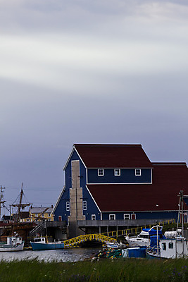 포토 JPG 해외이미지 캐나다 하늘 항해 사람없음 빨간색 세로 물 파란색 항구 회색 흰색 보트 센터 역사 수로 대서양 카피스페이스 해외202004 해외포토 자연요소 바다 컬러 북아메리카 배_교통 교통시설 공백 파일형식 이미지허브
