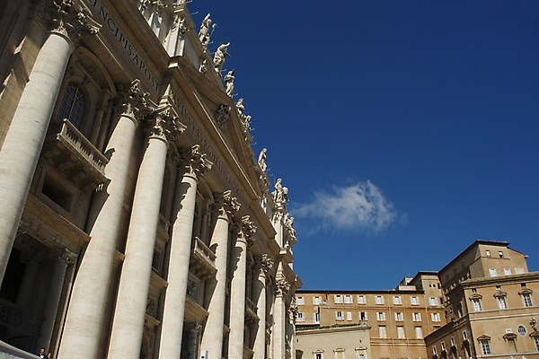 포토 JPG 해외이미지 주간 건축물 건축양식 하늘 풍경 사람없음 야외 이탈리아 기둥 로마 바실리카 성베드로대성당 해외202004 사도궁 해외포토 자연요소 건축 유럽 궁전 바티칸 파일형식 이미지허브