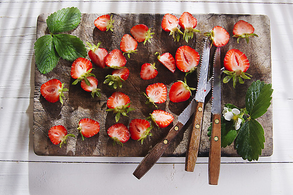 포토 JPG 해외이미지 음식 조각 잎 재료 딸기 건강 사람없음 빨간색 흰색 신선 그룹 달콤 맛 유기농 날것 고립 숙성 해외202004 해외포토 식물 웰빙 컬러 컨셉 과일 파일형식 이미지허브